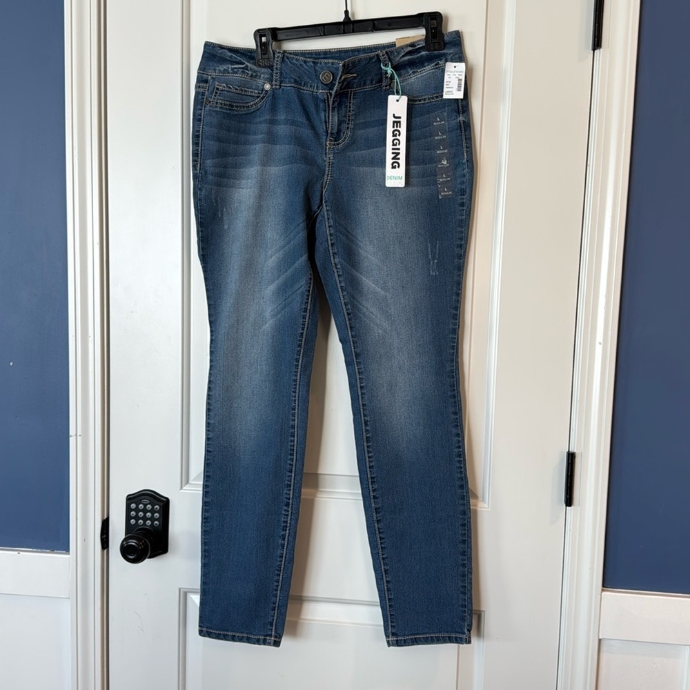 New with tags! Maurices Stretch Denim Skinny Jean Jegging Size Regular Large